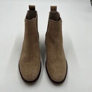 Clarks Womens Tan Suede Croc Embossed Chelsea Ankle Boots 21621 Size 7M